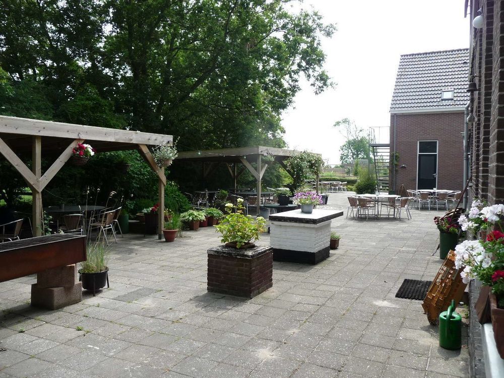 Eilandhotel Texel De Cocksdorp (Texel) Exterior foto The patio at the station